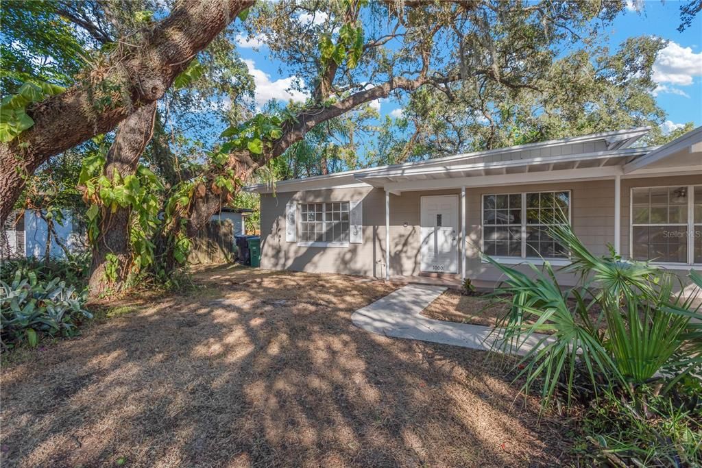 For Sale: $305,000 (2 beds, 1 baths, 1100 Square Feet)