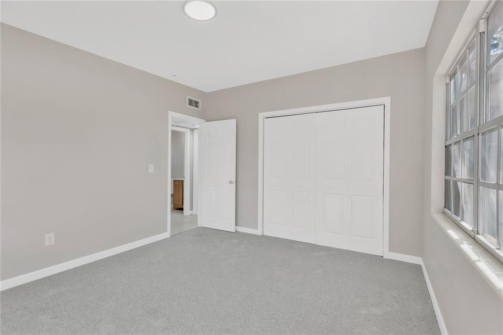 For Sale: $305,000 (2 beds, 1 baths, 1100 Square Feet)