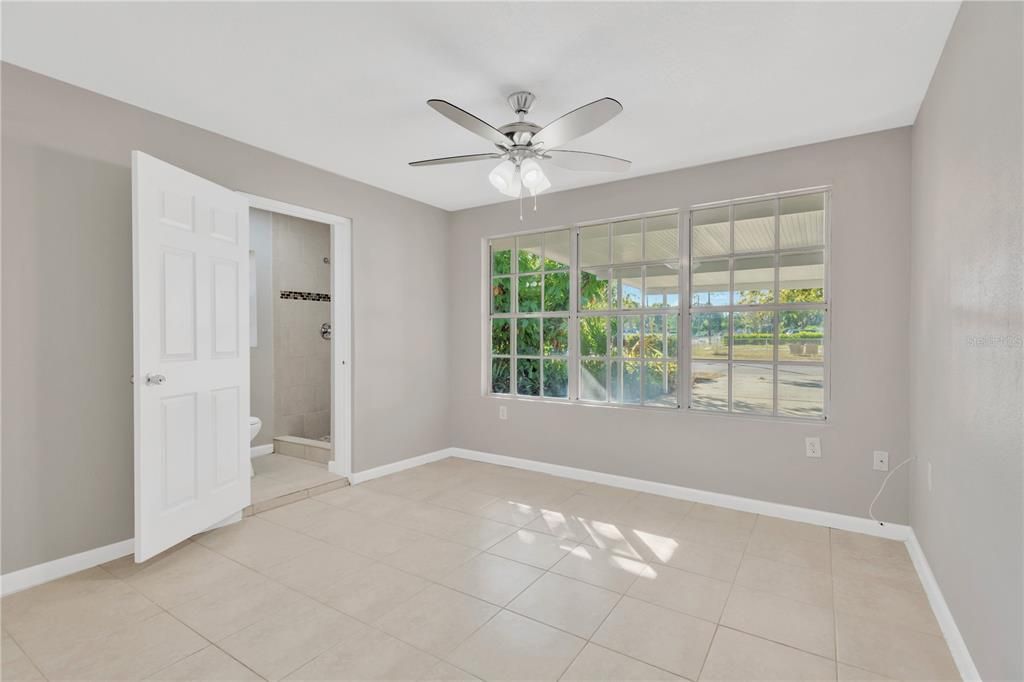 For Sale: $305,000 (2 beds, 1 baths, 1100 Square Feet)