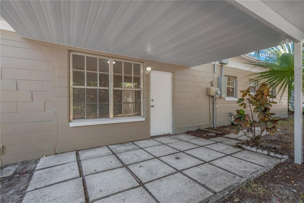 For Sale: $305,000 (2 beds, 1 baths, 1100 Square Feet)