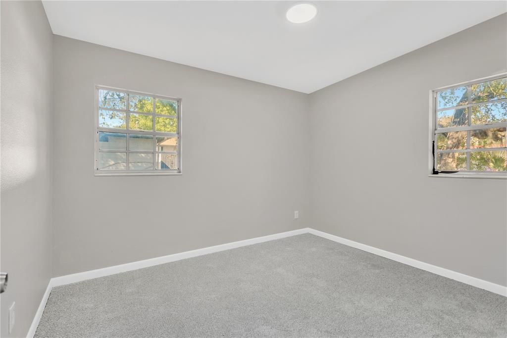 For Sale: $305,000 (2 beds, 1 baths, 1100 Square Feet)