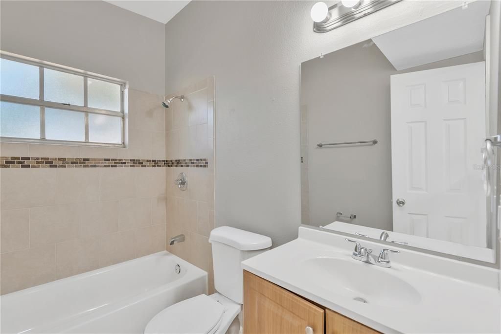 For Sale: $305,000 (2 beds, 1 baths, 1100 Square Feet)