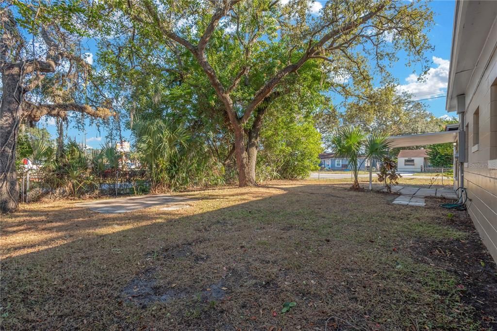 For Sale: $305,000 (2 beds, 1 baths, 1100 Square Feet)