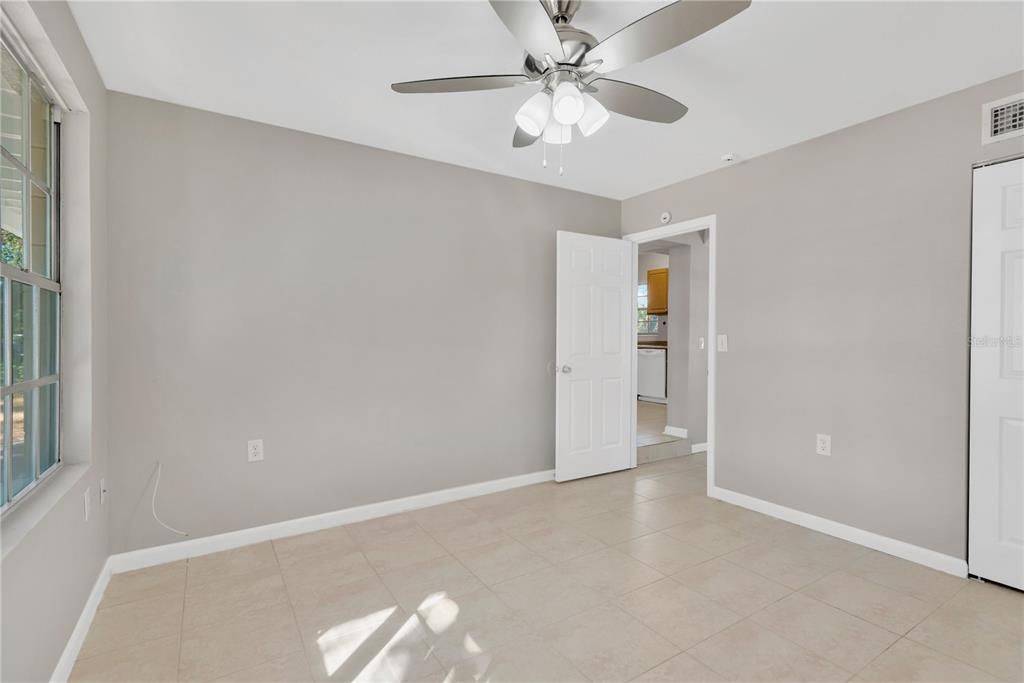 For Sale: $305,000 (2 beds, 1 baths, 1100 Square Feet)