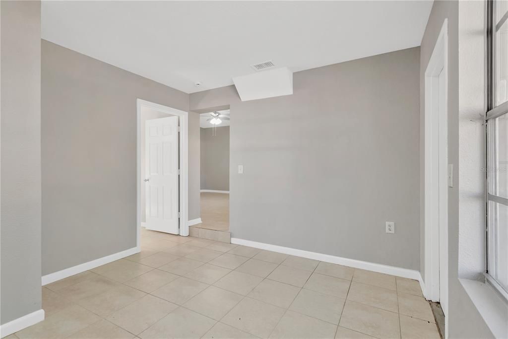 For Sale: $305,000 (2 beds, 1 baths, 1100 Square Feet)