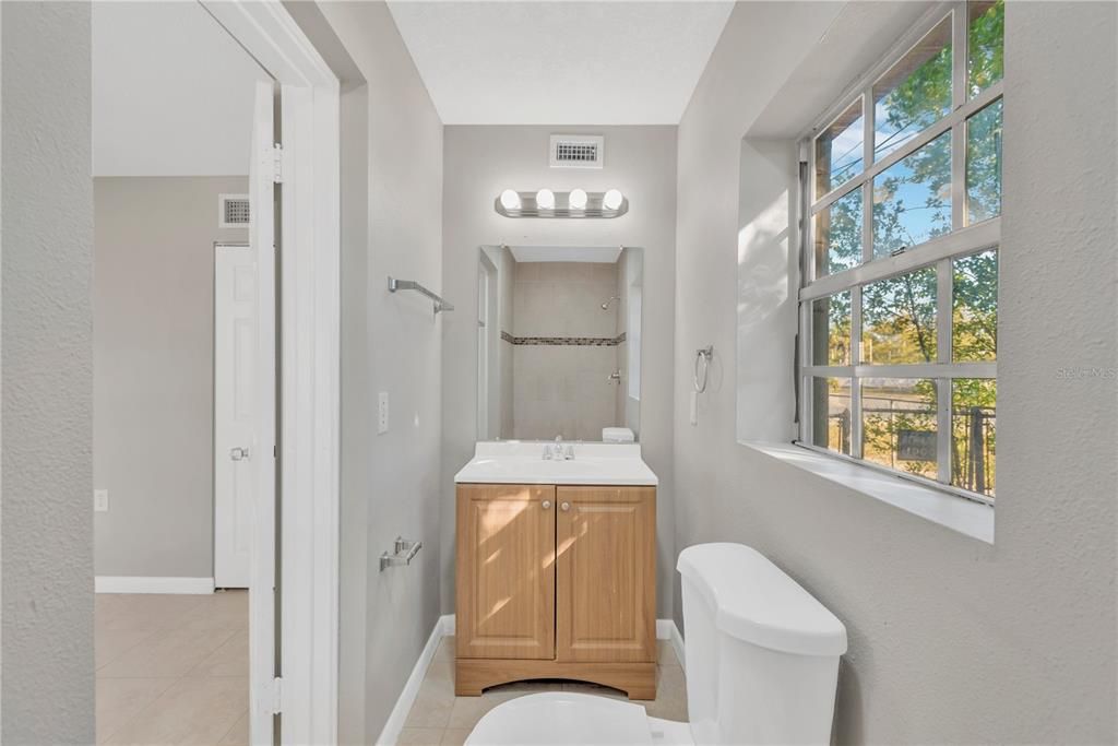 For Sale: $305,000 (2 beds, 1 baths, 1100 Square Feet)