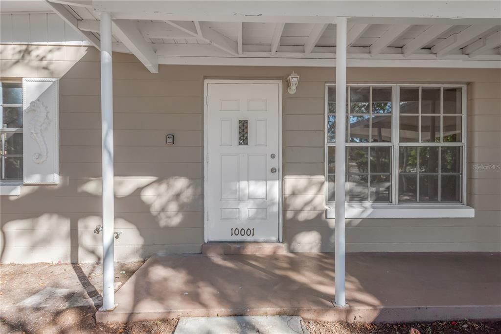 For Sale: $305,000 (2 beds, 1 baths, 1100 Square Feet)