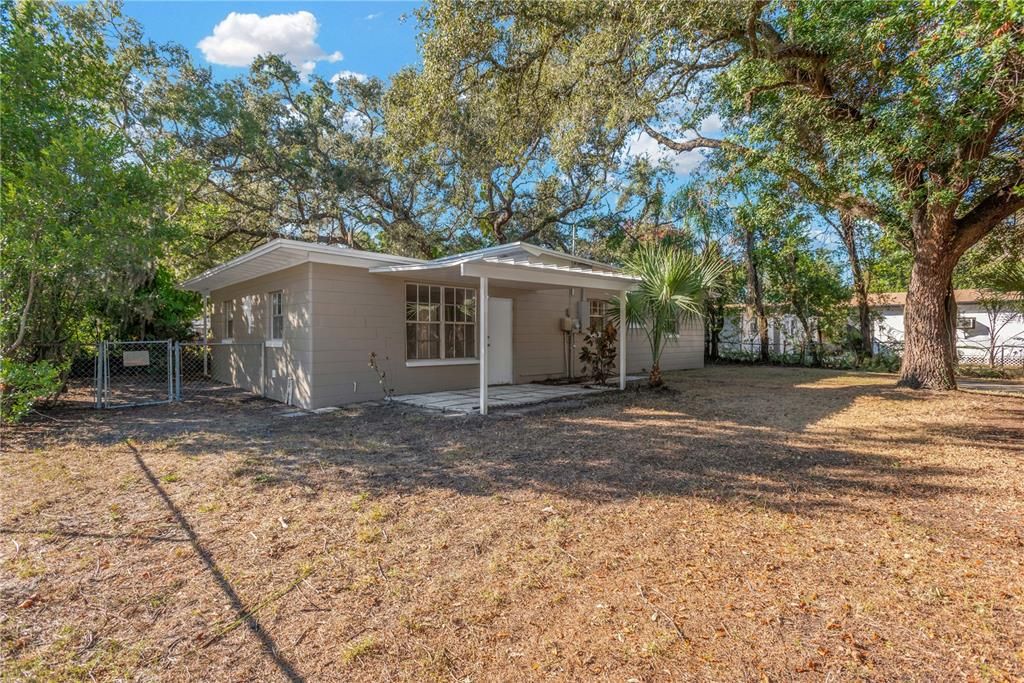 For Sale: $305,000 (2 beds, 1 baths, 1100 Square Feet)