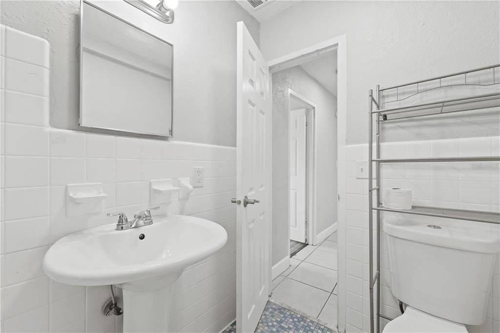 For Rent: $1,500 (1 beds, 1 baths, 708 Square Feet)