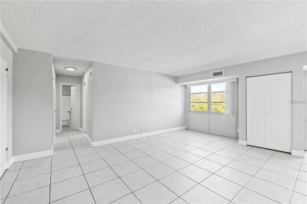 For Rent: $1,500 (1 beds, 1 baths, 708 Square Feet)