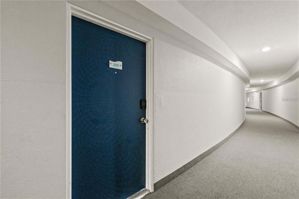 For Rent: $1,500 (1 beds, 1 baths, 708 Square Feet)