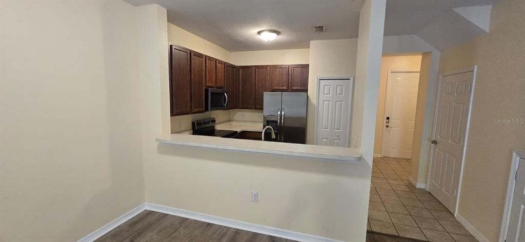 Active With Contract: $1,850 (3 beds, 2 baths, 1348 Square Feet)
