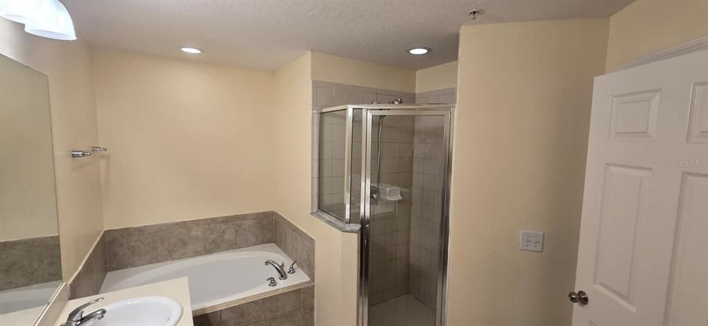 Active With Contract: $1,850 (3 beds, 2 baths, 1348 Square Feet)