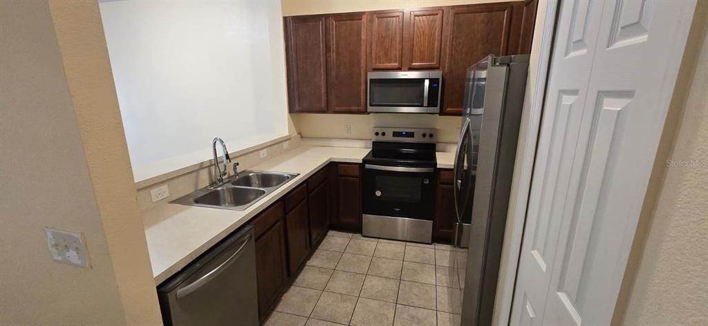 Active With Contract: $1,850 (3 beds, 2 baths, 1348 Square Feet)