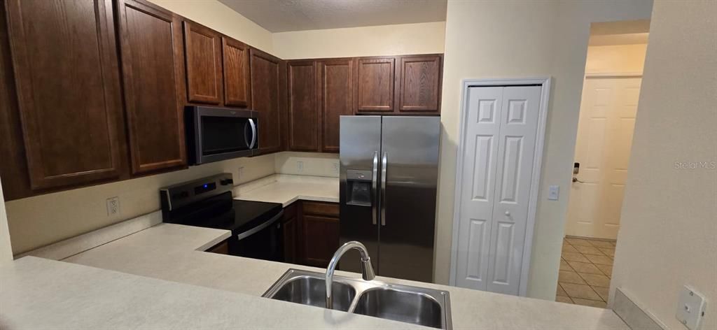Active With Contract: $1,850 (3 beds, 2 baths, 1348 Square Feet)