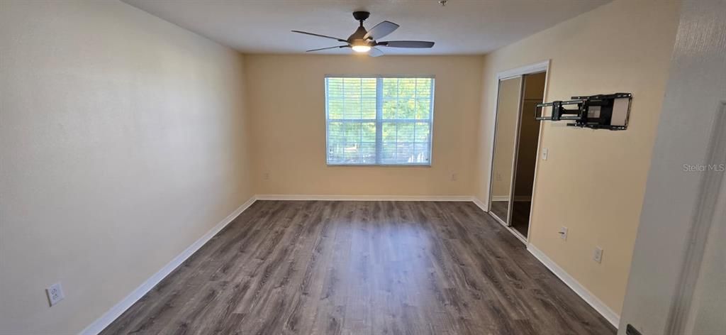 Active With Contract: $1,850 (3 beds, 2 baths, 1348 Square Feet)