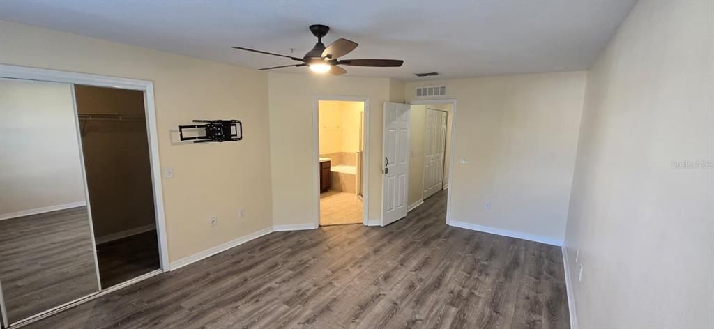 Active With Contract: $1,850 (3 beds, 2 baths, 1348 Square Feet)