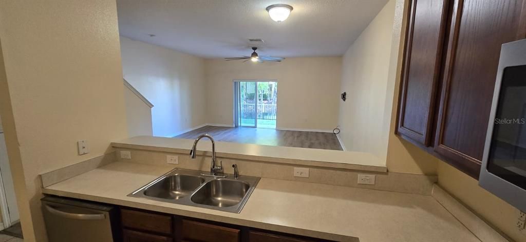 Active With Contract: $1,850 (3 beds, 2 baths, 1348 Square Feet)