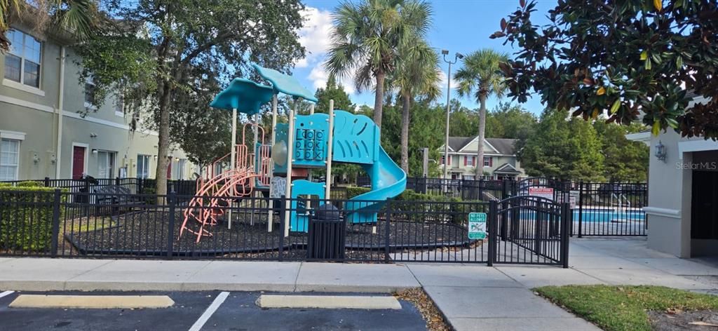 Active With Contract: $1,850 (3 beds, 2 baths, 1348 Square Feet)