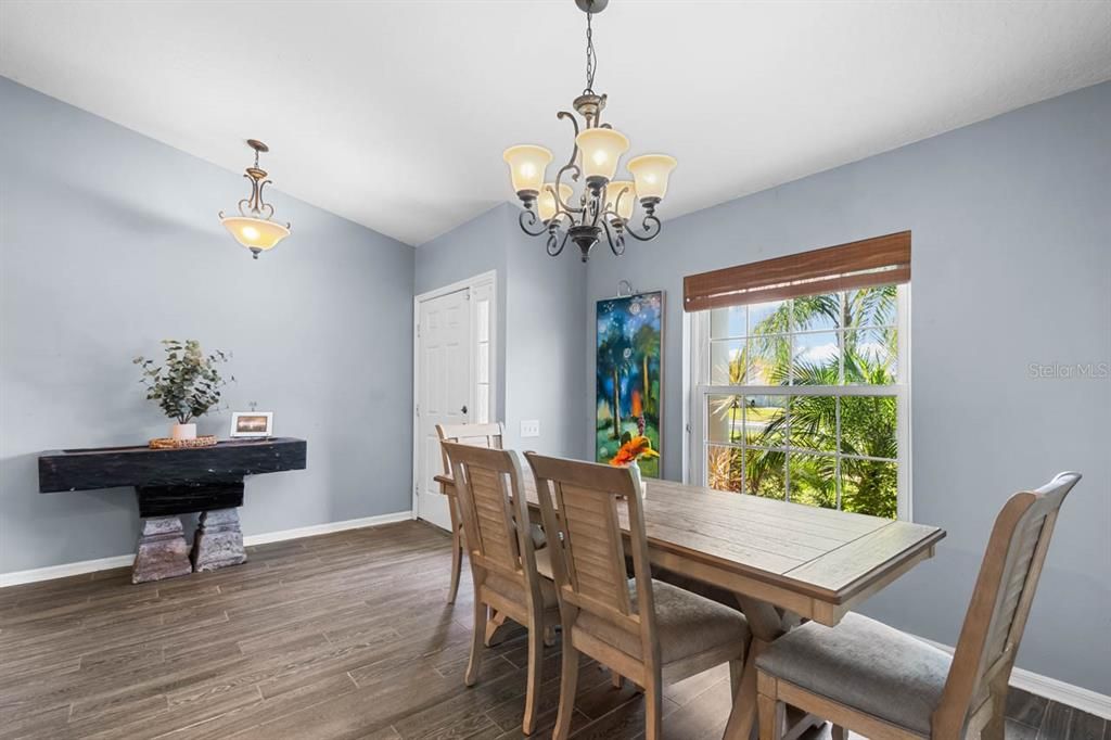 Activo con contrato: $374,900 (3 camas, 2 baños, 1465 Pies cuadrados)