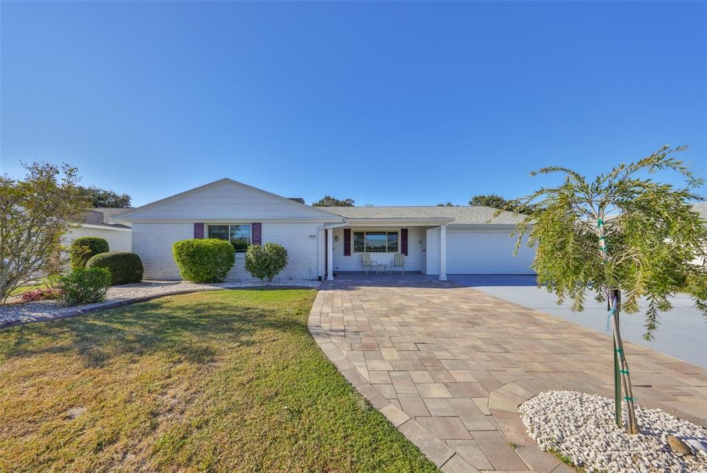 For Sale: $330,000 (2 beds, 2 baths, 1852 Square Feet)