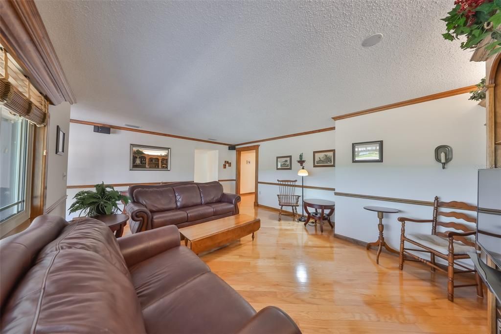 For Sale: $330,000 (2 beds, 2 baths, 1852 Square Feet)