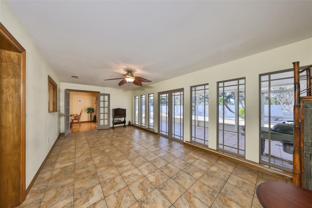 For Sale: $330,000 (2 beds, 2 baths, 1852 Square Feet)