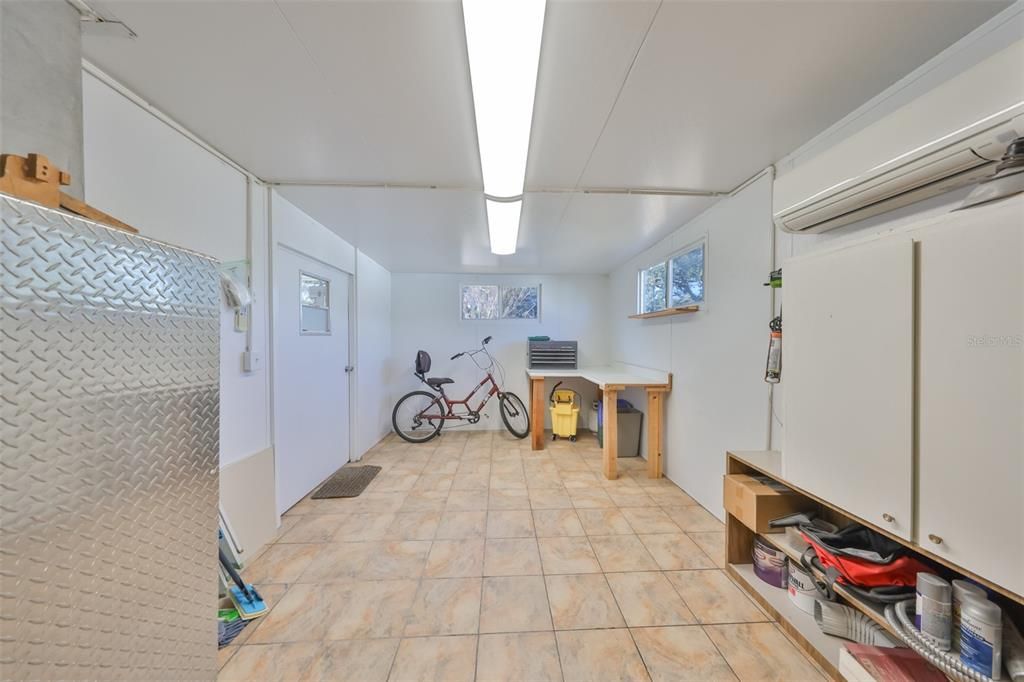 For Sale: $330,000 (2 beds, 2 baths, 1852 Square Feet)