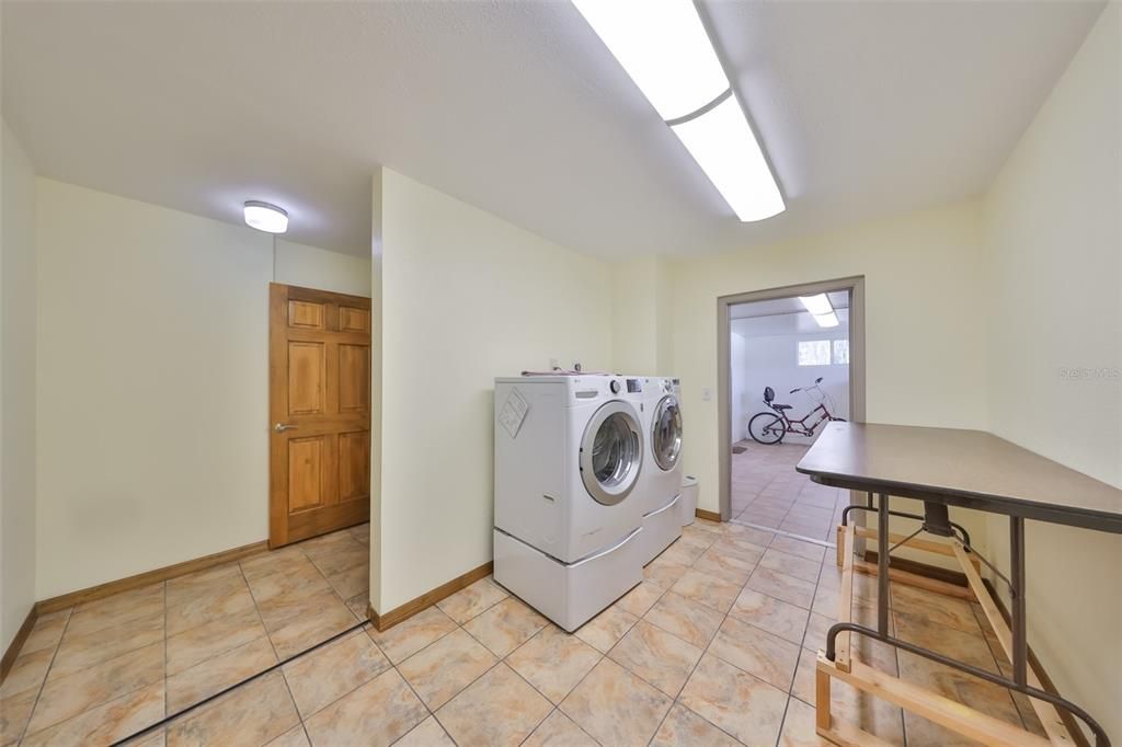 For Sale: $330,000 (2 beds, 2 baths, 1852 Square Feet)