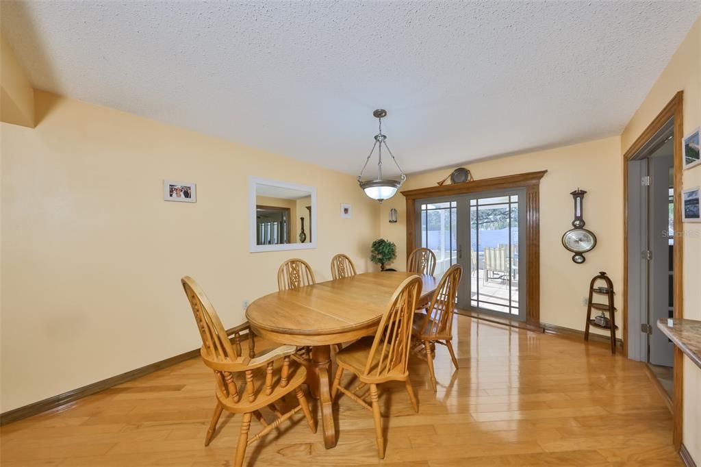 For Sale: $330,000 (2 beds, 2 baths, 1852 Square Feet)