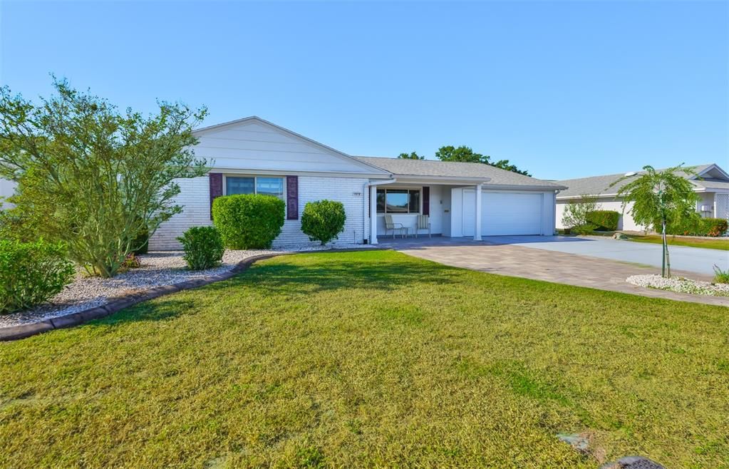 For Sale: $330,000 (2 beds, 2 baths, 1852 Square Feet)