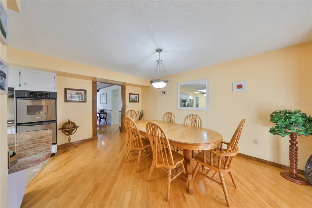 For Sale: $330,000 (2 beds, 2 baths, 1852 Square Feet)