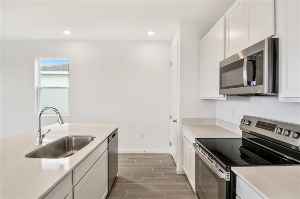 На продажу: $362,555 (4 спален, 3 ванн, 2170 Квадратных фут)