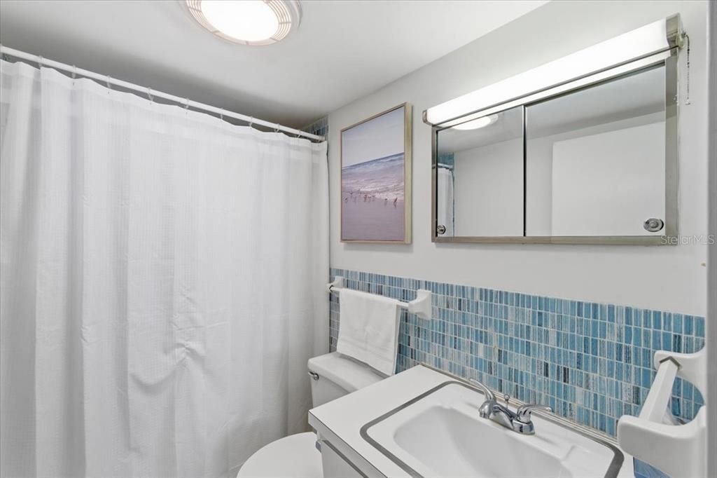 На продажу: $169,000 (2 спален, 2 ванн, 1038 Квадратных фут)