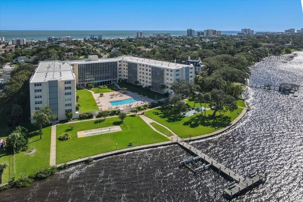 На продажу: $169,000 (2 спален, 2 ванн, 1038 Квадратных фут)