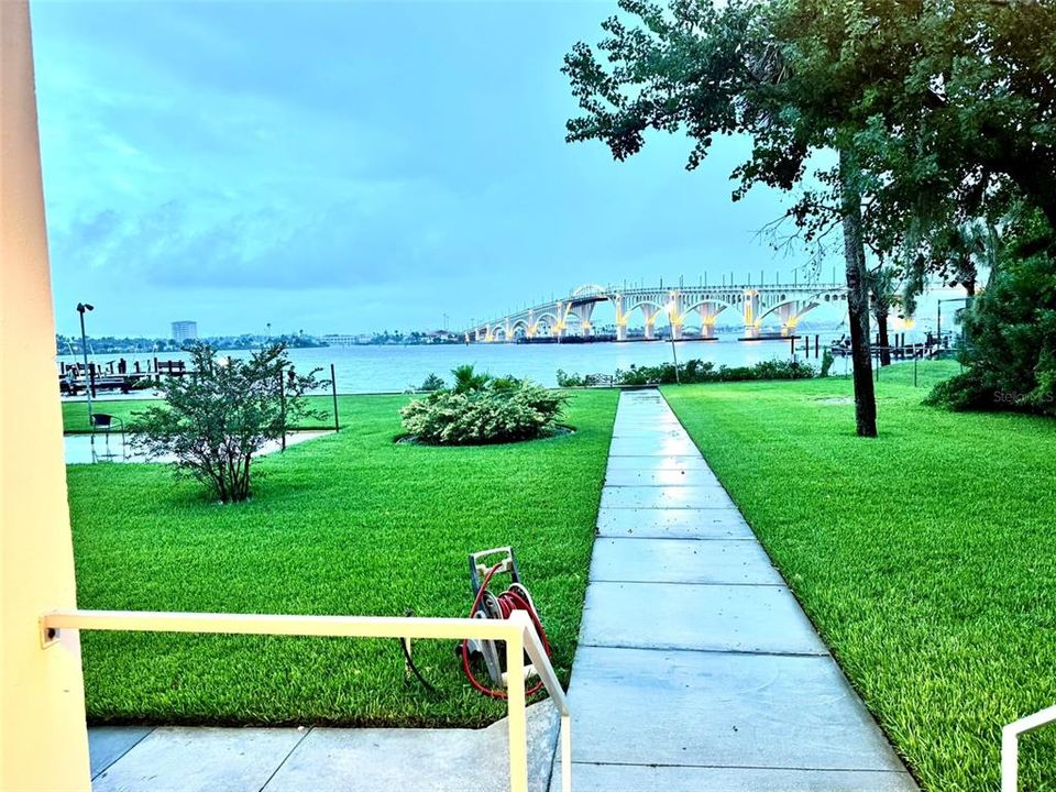 На продажу: $169,000 (2 спален, 2 ванн, 1038 Квадратных фут)