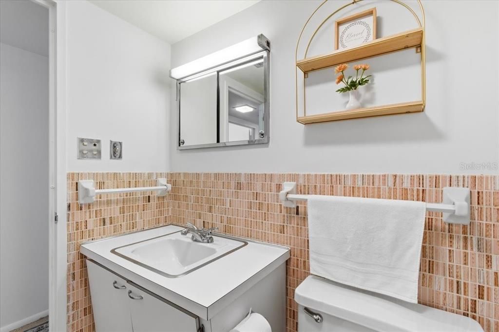 На продажу: $169,000 (2 спален, 2 ванн, 1038 Квадратных фут)