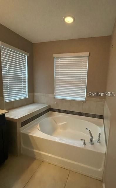 For Rent: $2,450 (3 beds, 2 baths, 1716 Square Feet)