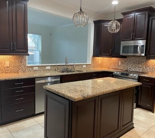 For Rent: $2,450 (3 beds, 2 baths, 1716 Square Feet)