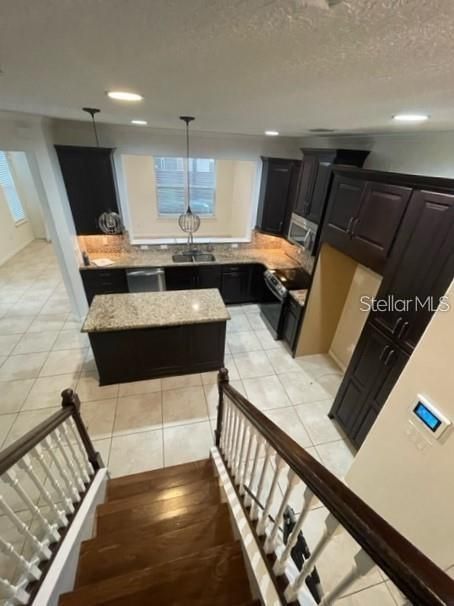 For Rent: $2,450 (3 beds, 2 baths, 1716 Square Feet)