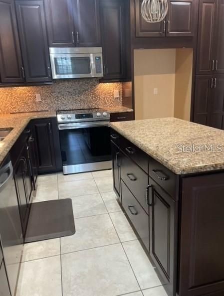 For Rent: $2,450 (3 beds, 2 baths, 1716 Square Feet)