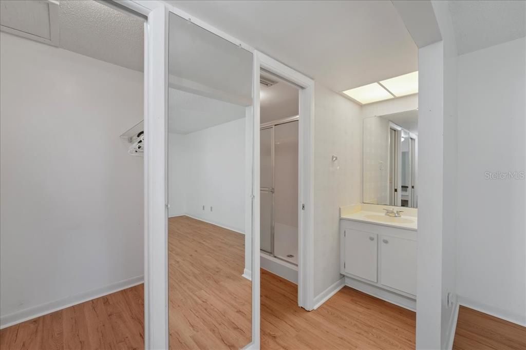 待售: $130,000 (2 贝兹, 2 浴室, 947 平方英尺)