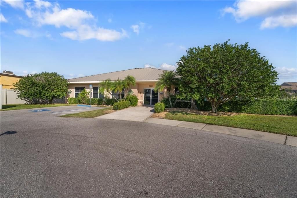 待售: $130,000 (2 贝兹, 2 浴室, 947 平方英尺)