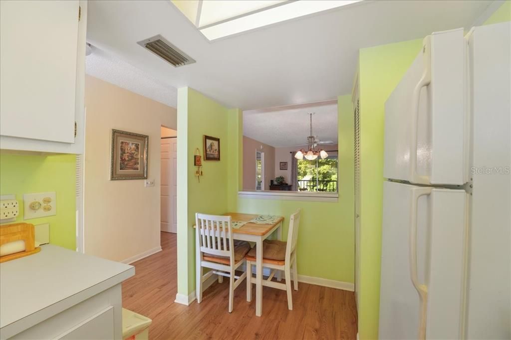 待售: $130,000 (2 贝兹, 2 浴室, 947 平方英尺)