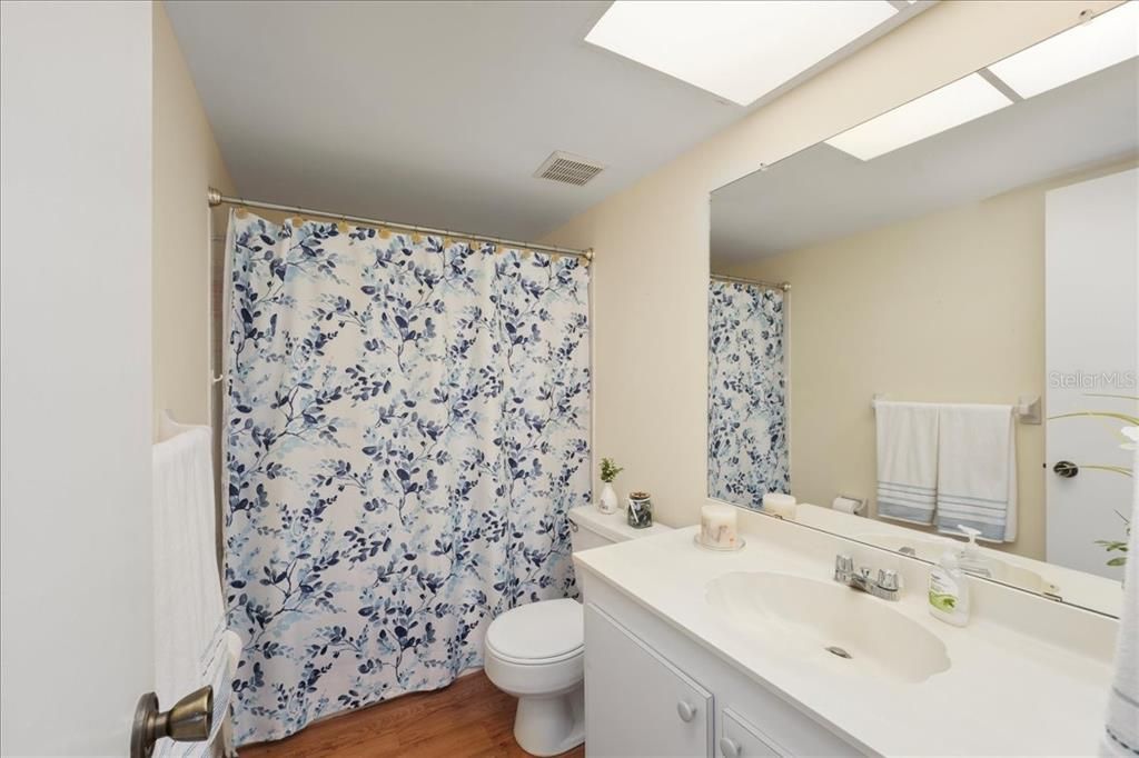 待售: $130,000 (2 贝兹, 2 浴室, 947 平方英尺)