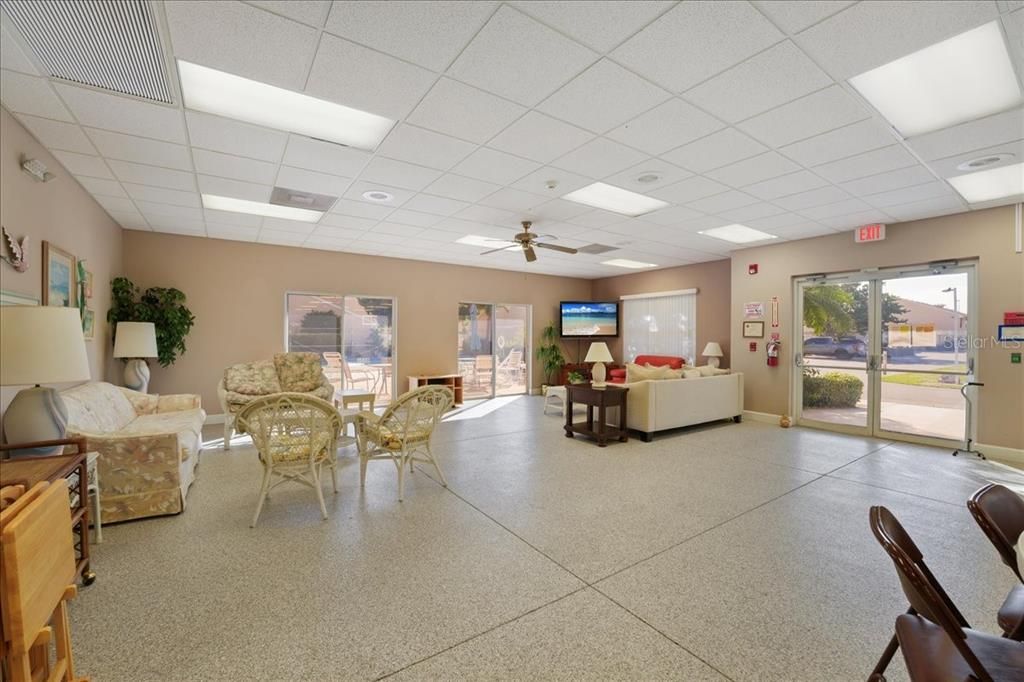 待售: $130,000 (2 贝兹, 2 浴室, 947 平方英尺)