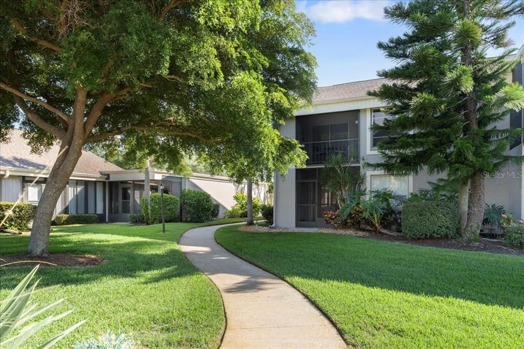 待售: $130,000 (2 贝兹, 2 浴室, 947 平方英尺)