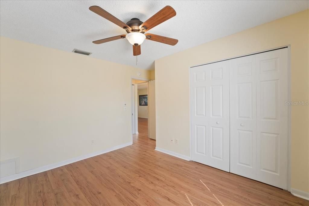 待售: $130,000 (2 贝兹, 2 浴室, 947 平方英尺)