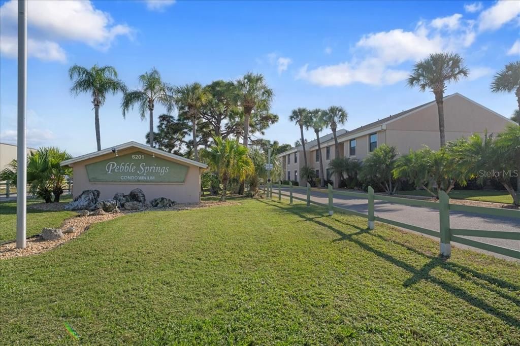 待售: $130,000 (2 贝兹, 2 浴室, 947 平方英尺)