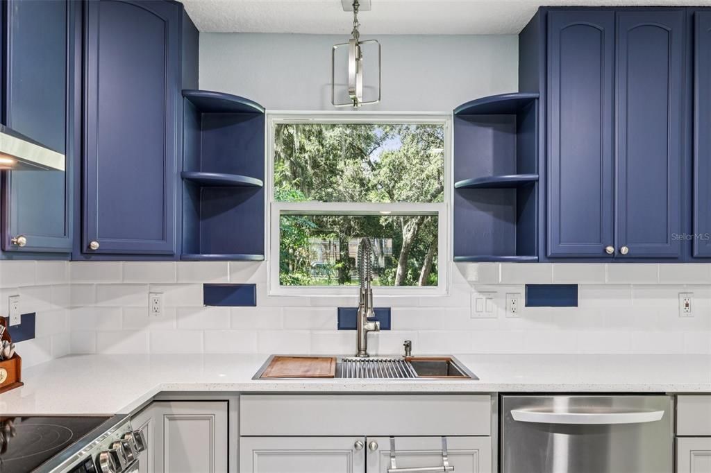 For Sale: $465,000 (3 beds, 2 baths, 1249 Square Feet)